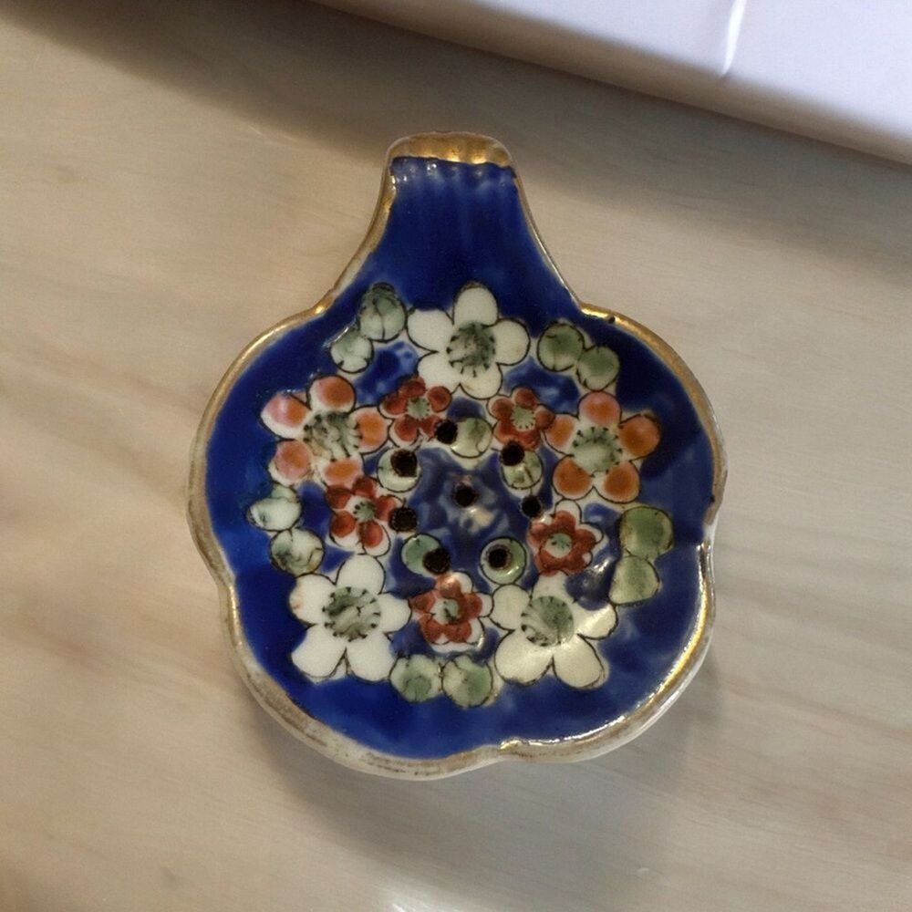 Vintage floral ceramic tea bag rest. GUC! 3 1/2 in